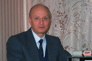 1992 год. Александр Юрьевич Магалиф с медицинским лазером в МЦ «Сириус».